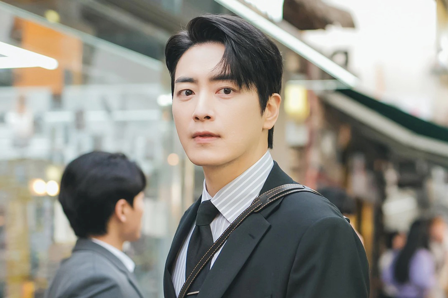 Lee Joon Hyuk gây ấn tượng với vai diễn chàng thư ký hoàn hảo trong "Love Scout" (Ảnh: Internet)