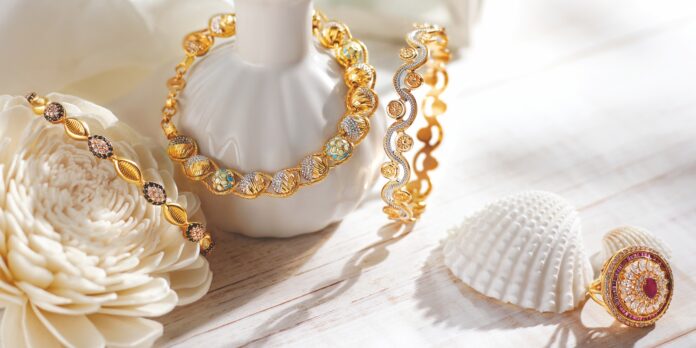 Ai nên đeo trang sức vàng, bạc