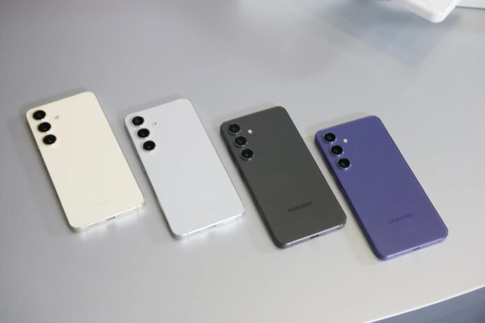 Nếu muốn tiếp tục nhận các bản cập nhật phần mềm lâu dài, bạn có thể cân nhắc nâng cấp lên Galaxy S25 thay vì sử dụng các thiết bị cũ sắp hết hạn cập nhật (Ảnh: Internet)