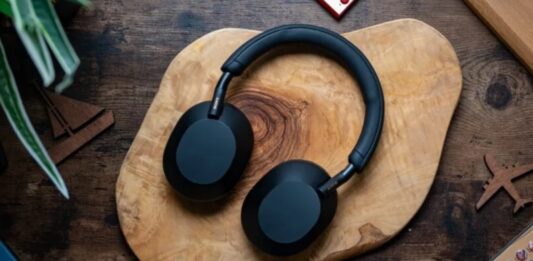 Tai nghe WH-1000XM5 của Sony (Ảnh: Internet)