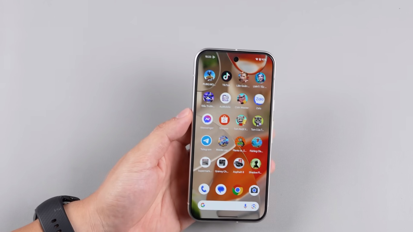 Pixel 9 có dung lượng pin lớn hơn và sạc cũng nhanh hơn một chút nếu so với Galaxy S25 (Ảnh: Internet)