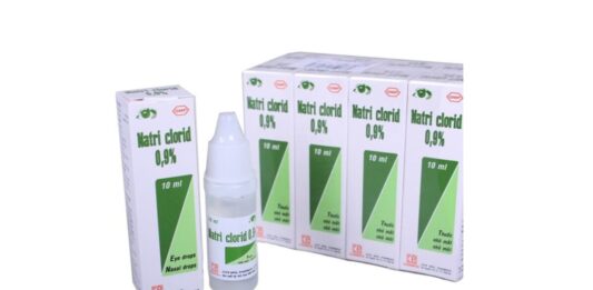 Nước muối sinh lý vệ sinh tay chân cho trẻ nhỏ