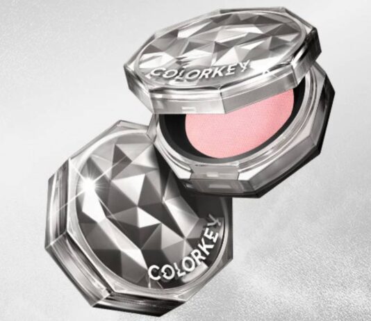 Phấn phủ dạng bột COLORKEY (Ảnh: Internet)
