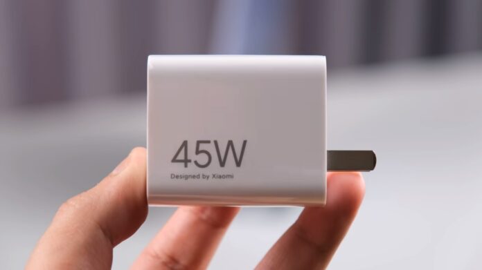 Xiaomi Pad 7 có tặng kèm củ sạc 45w ở trong hộp (Ảnh: Internet) Xiaomi Pad 7 có tặng kèm củ sạc 45w ở trong hộp (Ảnh: Internet)
