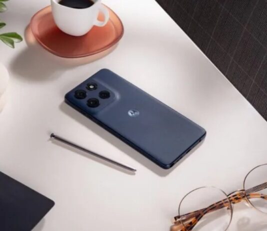Điện thoại Moto G Stylus (2025) cùng với bút cảm ứng kèm theo (Ảnh: Internet)
