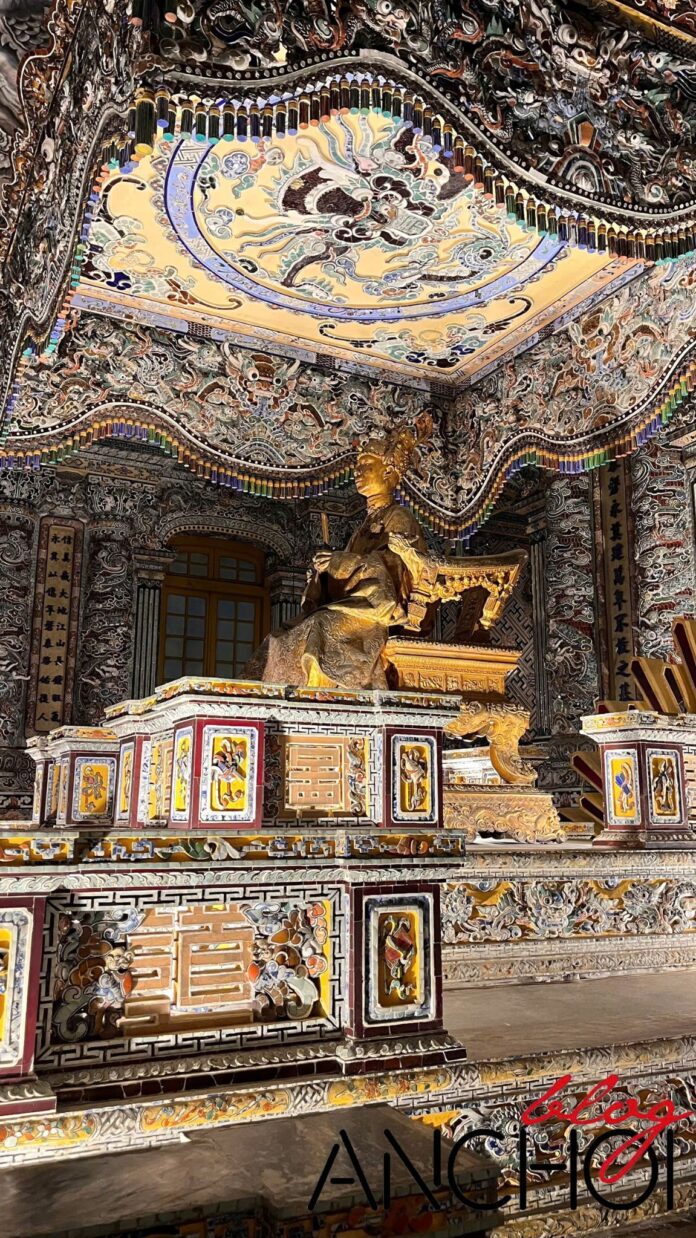 Lăng vua Khải Định với kiến trúc được đánh giá cao nhất (Nguồn: BlogAnChoi)