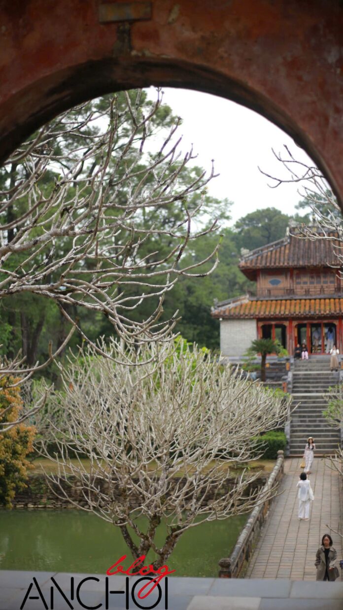 Huế nổi tiếng với hệ thống lăng tẩm với kiến trúc độc đáo (Nguồn: BlogAnChoi)