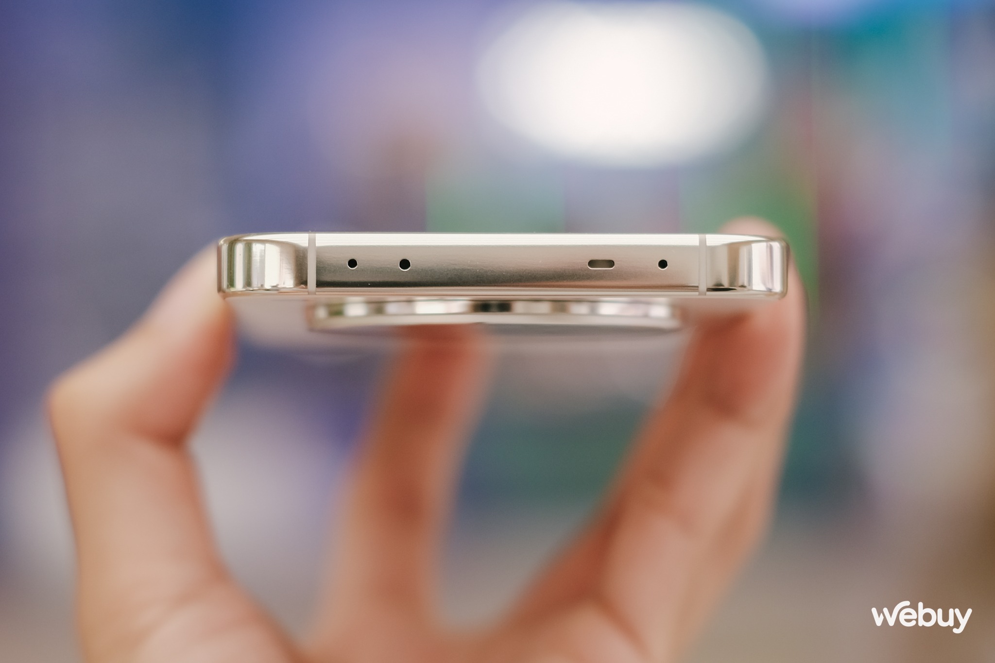 Cạnh trên OPPO Find X8s (Ảnh: Internet)