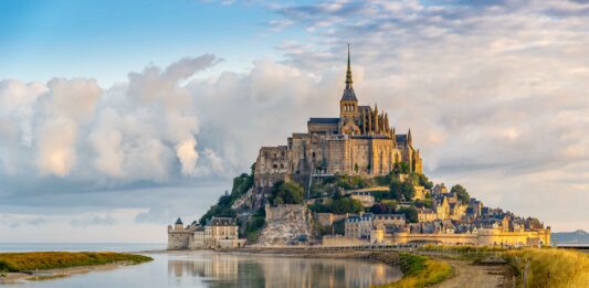 Tất tần tật mọi điều về Mont-Saint-Michel – Hòn đảo nổi tiếng và bí ẩn nhất nước Pháp