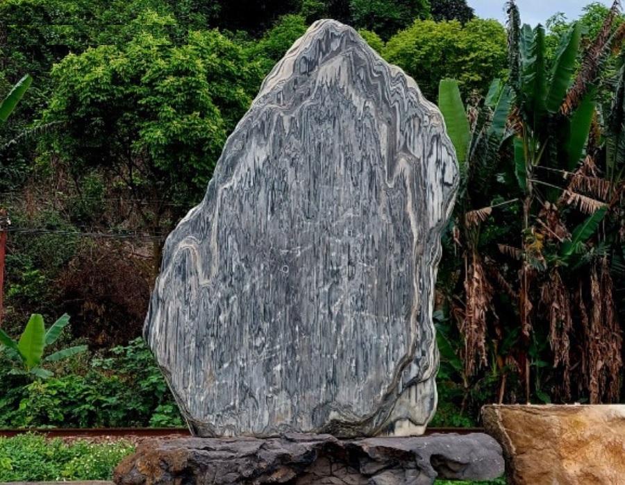 Tác dụng của đá phong thủy trước cửa nhà