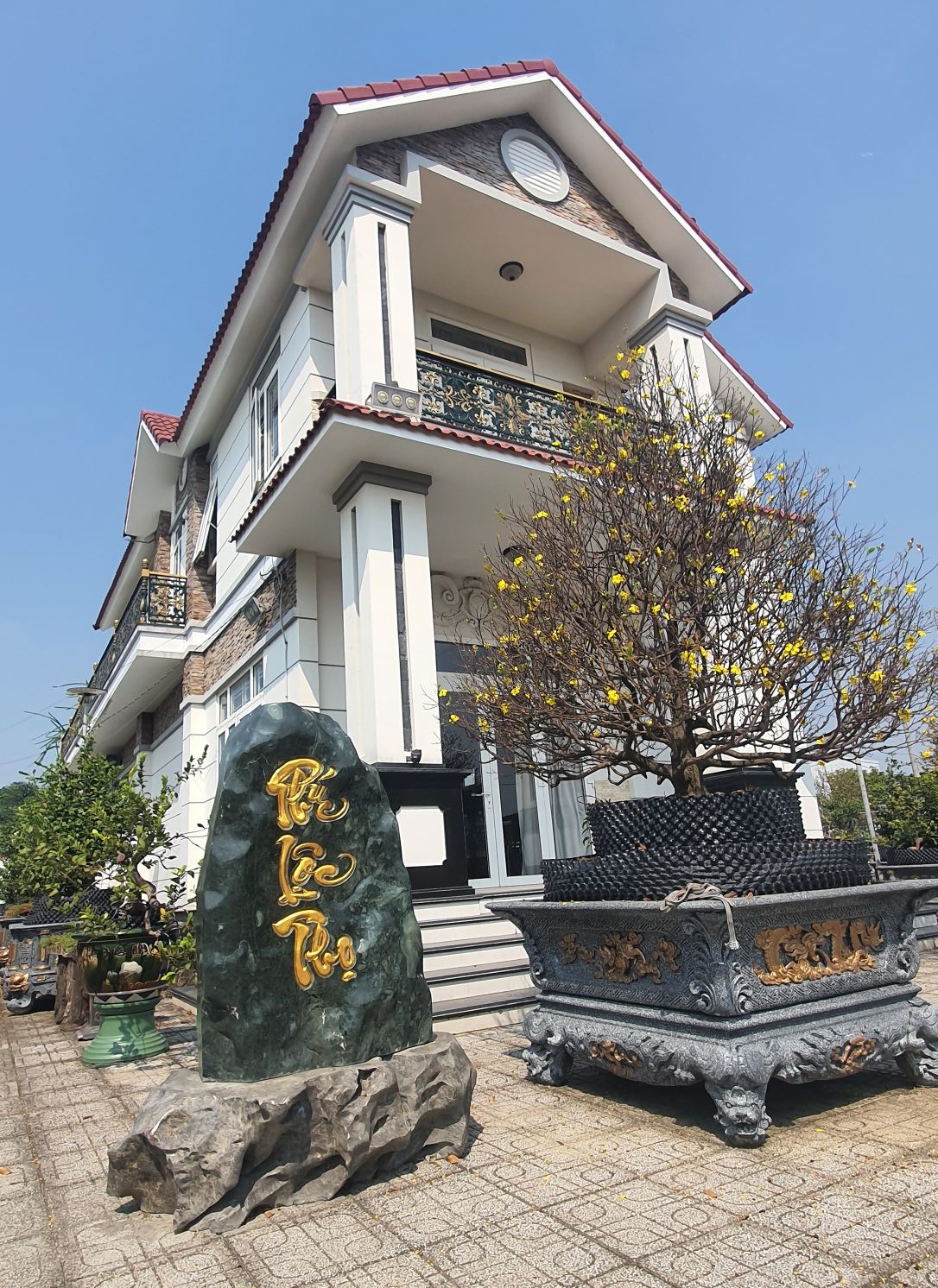 Nguyên tắc đặt đá phong thủy trước cửa nhà (Ảnh: Internet)