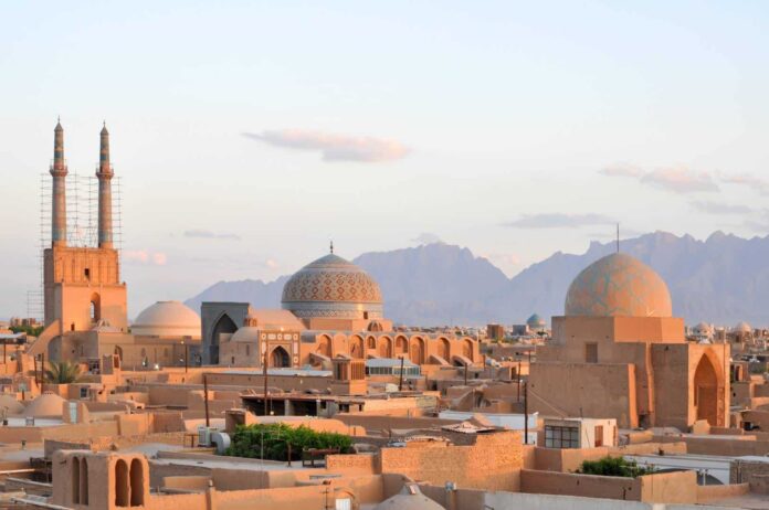 Kinh nghiệm du lịch thành phố Yazd - Say lòng trước vẻ đẹp cổ kính của Iran badgir Yazd cổ kính cổ xưa di sản UNESCO Du lịch Du lịch châu Á du lịch Trung Đông đền lửa Zoroastrian iran khách sạn cổ Yazd kiến trúc sa mạc kinh nghiệm kinh nghiệm du lịch món ăn truyền thống Iran nổi bật phố cổ phố cổ Yazd sa mạc sa mạc Iran thành phố thành phố Yazd tháp gió Iran tháp im lặng Yazd thời gian tín ngưỡng Hỏa giáo tôn giáo tôn giáo cổ Iran trải nghiệm Trung Đông tự nhiên văn hóa Ba Tư vẻ đẹp Yazd Iran travel