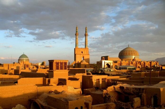 Kinh nghiệm du lịch thành phố Yazd - Say lòng trước vẻ đẹp cổ kính của Iran badgir Yazd cổ kính cổ xưa di sản UNESCO Du lịch Du lịch châu Á du lịch Trung Đông đền lửa Zoroastrian iran khách sạn cổ Yazd kiến trúc sa mạc kinh nghiệm kinh nghiệm du lịch món ăn truyền thống Iran nổi bật phố cổ phố cổ Yazd sa mạc sa mạc Iran thành phố thành phố Yazd tháp gió Iran tháp im lặng Yazd thời gian tín ngưỡng Hỏa giáo tôn giáo tôn giáo cổ Iran trải nghiệm Trung Đông tự nhiên văn hóa Ba Tư vẻ đẹp Yazd Iran travel