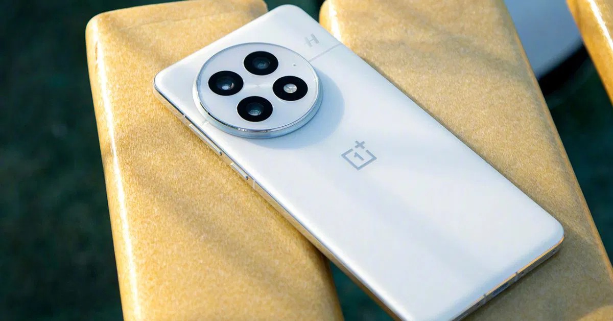OnePlus 15 sẽ được trang bị hệ thống ba ống kính phía sau gồm cảm biến chính 50MP với hai phiên bản đang được thử nghiệm, một bản tiêu chuẩn và một bản cảm biến lớn hơn (Ảnh: Internet)