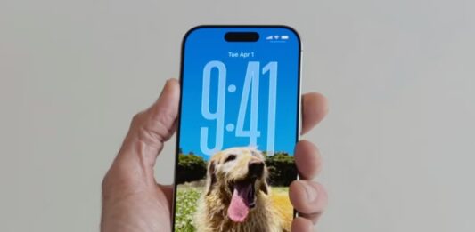 Màn hình khóa của iOS 16 có đồng hồ lớn (Ảnh: Internet)