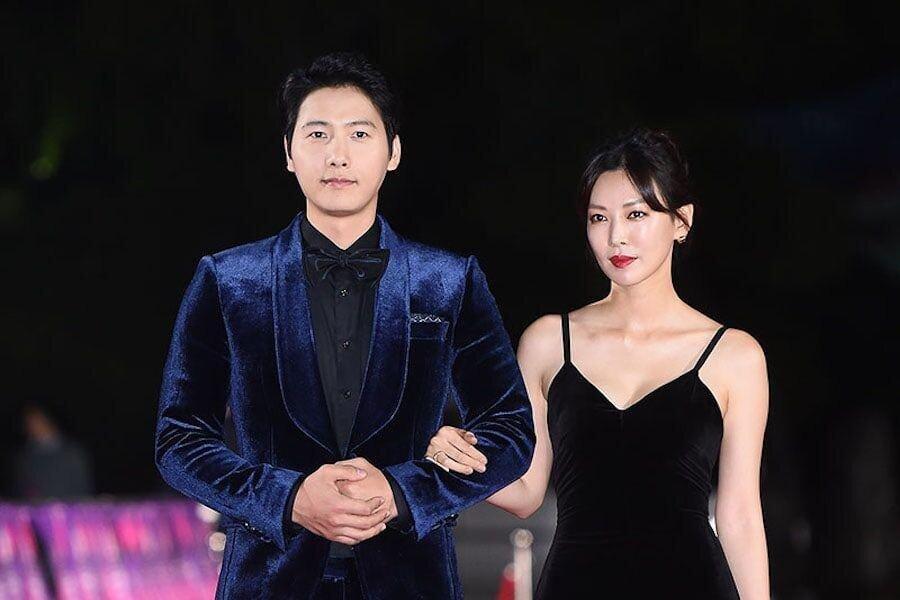 Cặp đôi "phim giả tình thật" Kim So Yeon và Lee Sang Woo.