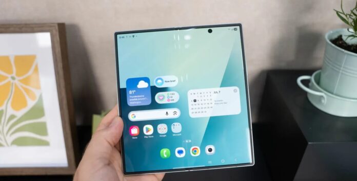 Điện thoại Galaxy Z Fold 7 mở ra (Ảnh: Internet)