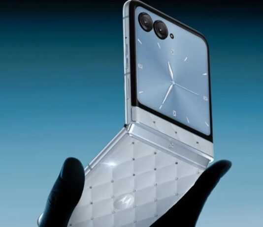 Hình ảnh dự đoán điện thoại Motorola Razr 2025 phiên bản Swarovski (Ảnh: YTECHB)