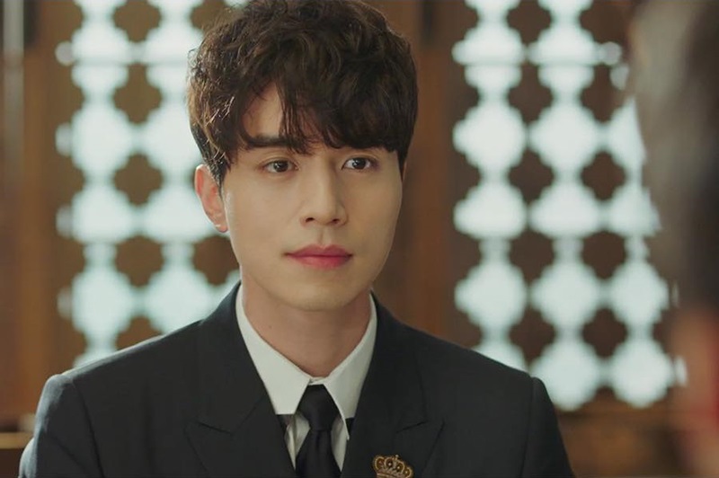 Lee Dong Wook từng đảm nhận các vai có yếu tố siêu nhiên như Thần chết trong "Goblin", hồ ly 900 tuổi trong "Tale of the Nine-Tailed" – những nhân vật đòi hỏi kỹ xảo phức tạp và thế giới giả tưởng riêng biệt (Ảnh: Internet)