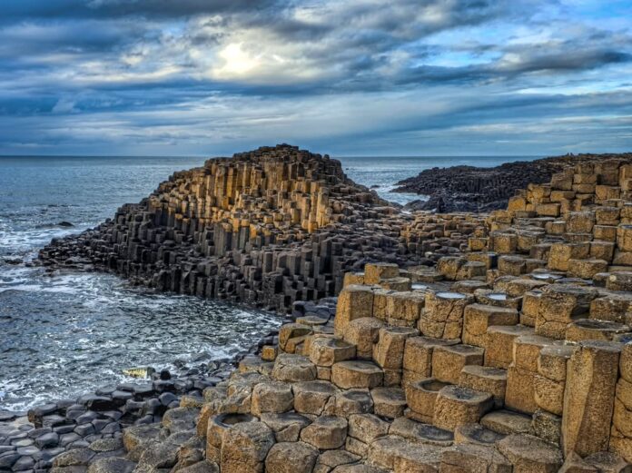 Công trình kỳ vĩ do thiên nhiên tạo nên (cre ảnh : IG @pavolkulanda)