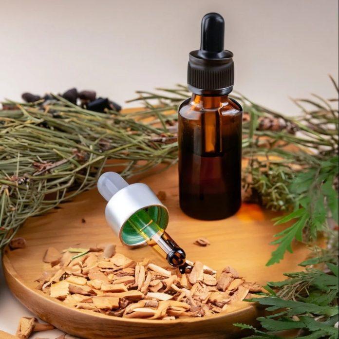 Lợi ích của tinh dầu tuyết tùng (Ảnh: Internet)