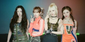 aespa ra mắt năm 2020 dưới trướng SM Entertainment với concept metaverse độc đáo, nơi các thành viên thật tồn tại song song với bản thể ảo (ae). Tuy nhiên, với Rich Man , nhóm đang từng bước rời xa thế giới ảo để khai thác những thông điệp nhân văn và gần gũi hơn (Ảnh: Internet)