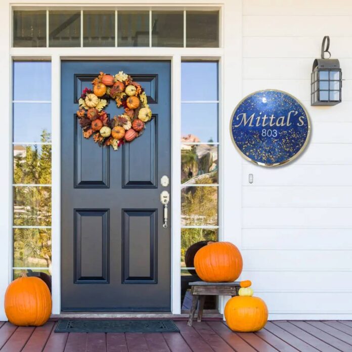 Gắn bảng tên hoặc số nhà nổi bật