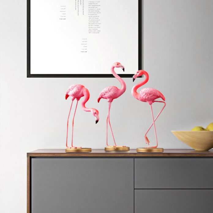 Trưng bày chim đỏ