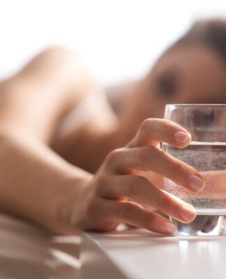 Uống nhiều nước giúp tăng cường trao đổi chất