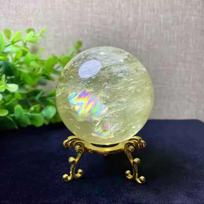 Chọn quả cầu phong thủy hợp mệnh (Ảnh: Internet)