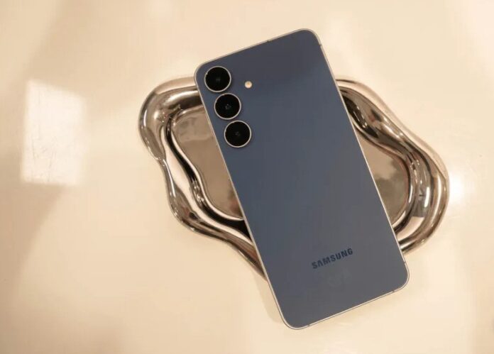 Điện thoại Galaxy S25 FE màu xanh navy (Ảnh: Internet) Điện thoại Galaxy S25 FE màu xanh navy (Ảnh: Internet)