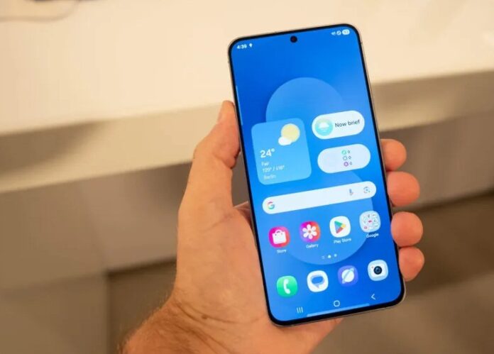 Điện thoại Galaxy S25 FE với màn hình chính (Ảnh: Internet) Điện thoại Galaxy S25 FE với màn hình chính (Ảnh: Internet)