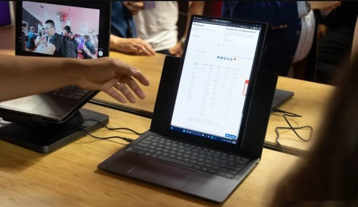 Mẫu laptop ý tưởng Lenovo ThinkBook VertiFlex với chế độ dọc (Ảnh: Internet) Mẫu laptop ý tưởng Lenovo ThinkBook VertiFlex với chế độ dọc (Ảnh: Internet)