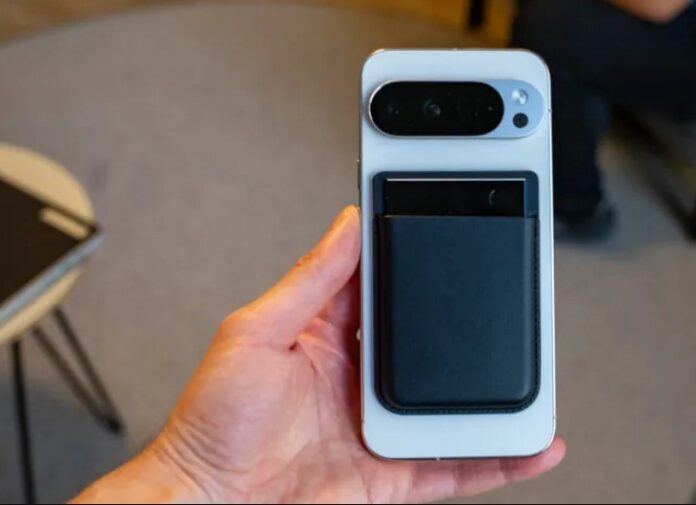 Máy ghi âm PLAUD Note Pro (Ảnh: Internet) Máy ghi âm PLAUD Note Pro (Ảnh: Internet)