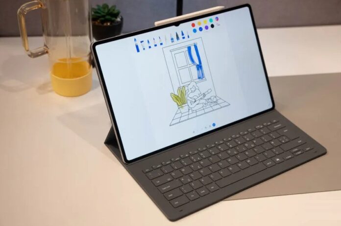 Máy tính bảng Galaxy Tab S11 Ultra với bàn phím folio và bút cảm ứng S Pen (Ảnh: Internet) Máy tính bảng Galaxy Tab S11 Ultra với bàn phím folio và bút cảm ứng S Pen (Ảnh: Internet)