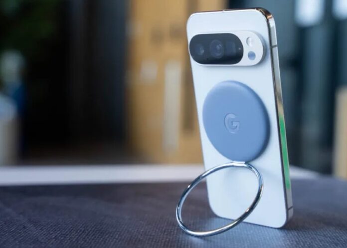 Chân đế vòng Pixelsnap gắn vào điện thoại Pixel (Ảnh: Internet)