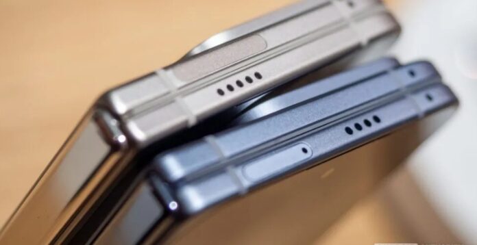 Pixel 10 Pro Fold màu Moonstone so với Pixel 9 Pro Fold màu Porcelain (Ảnh: Internet)