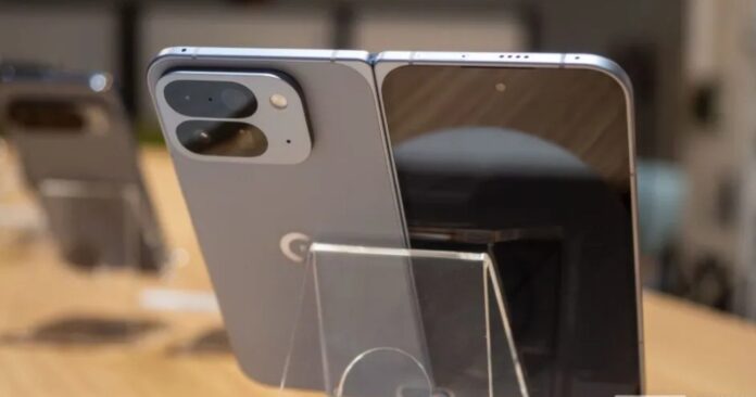 Pixel 10 Pro Fold màu Moonstone (Ảnh: Internet)