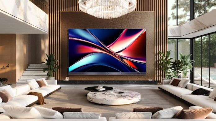 Một chiếc TV MicroLED Hisense 136 inch khổng lồ được gắn trên tường (Ảnh: Internet) Một chiếc TV MicroLED Hisense 136 inch khổng lồ được gắn trên tường (Ảnh: Internet)