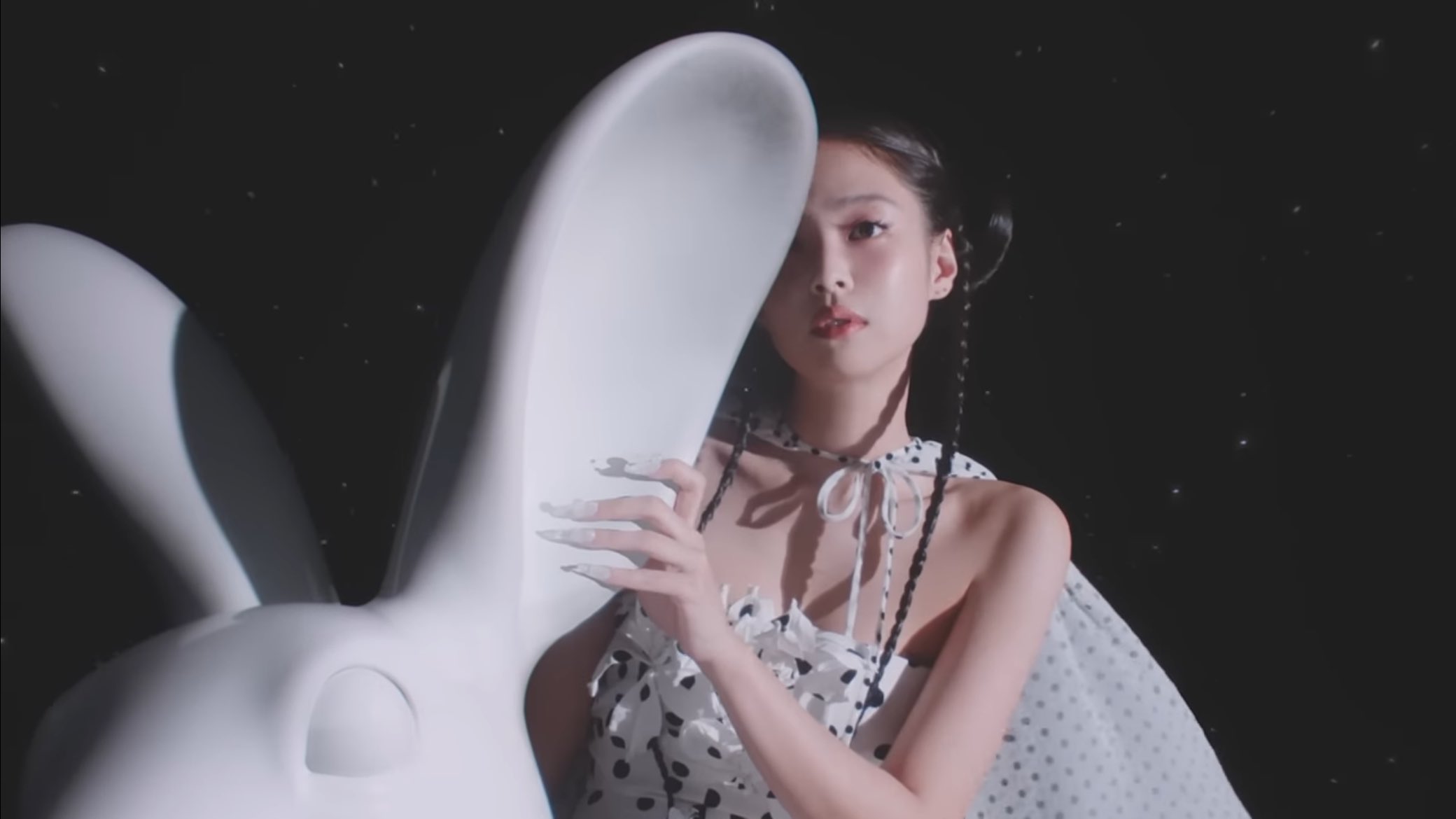 Hình ảnh "đời thường" của Jennie luôn tạo nên hiệu ứng viral mạnh mẽ vì quá gần gũi mà vẫn đầy thần thái (Ảnh: Internet)