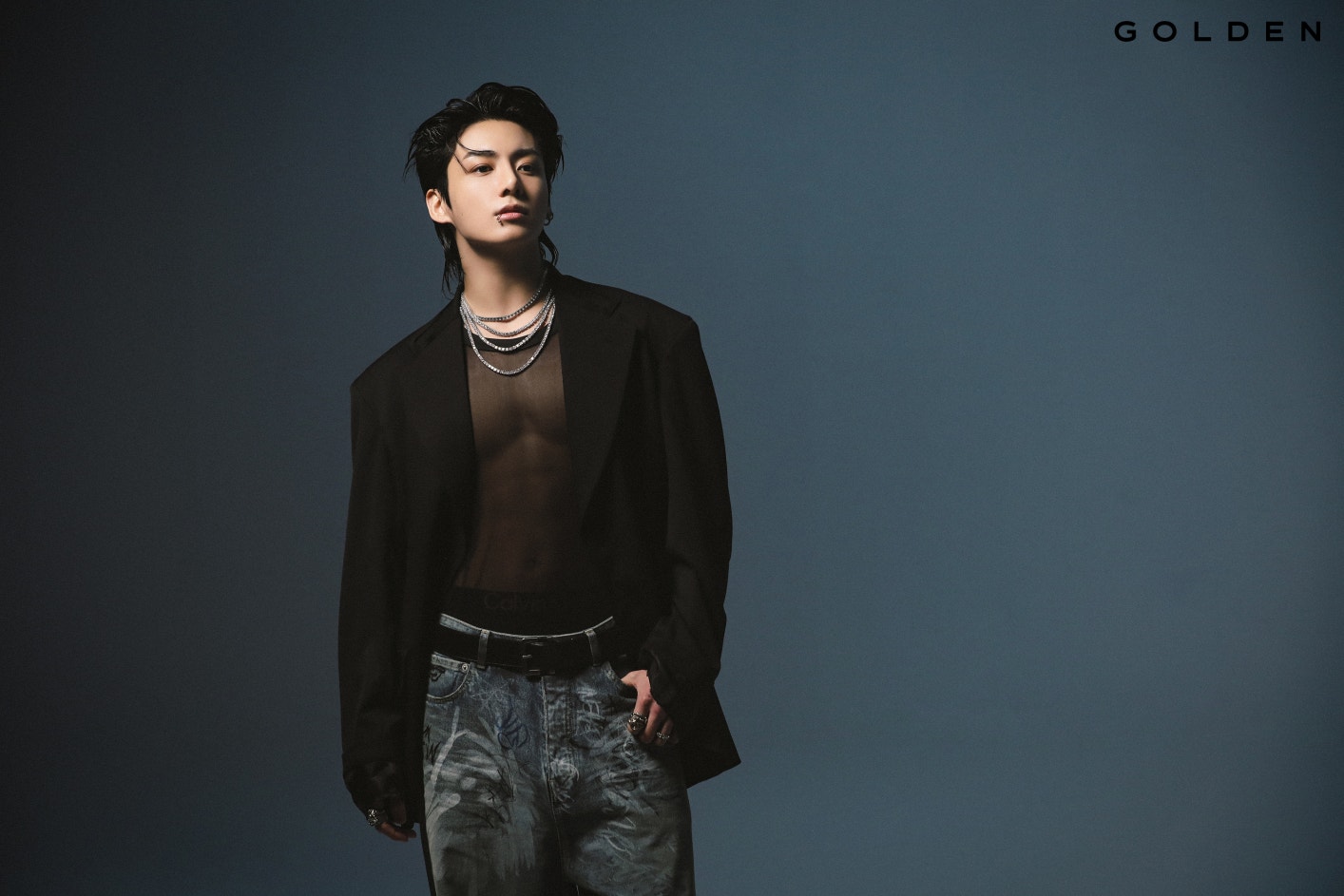 Jungkook hiện là một trong những idol Hàn Quốc có sức ảnh hưởng toàn cầu lớn nhất, thường xuyên xuất hiện trong các bảng xếp hạng thương hiệu cá nhân, đồng thời là gương mặt đại diện của nhiều thương hiệu quốc tế như Calvin Klein, Bottega Veneta... (Ảnh: Internet)