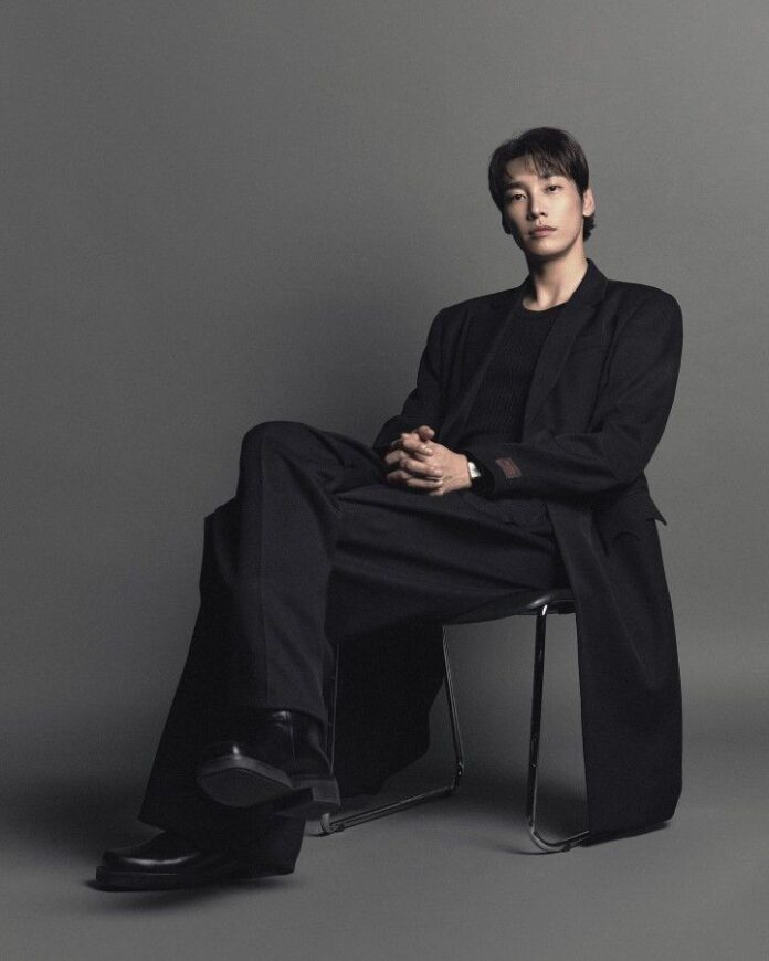 Xuất thân là model nên Kim Young Kwang vừa điển trai vừa sở hữu body vạn người mê (Nguồn ảnh: Internet)