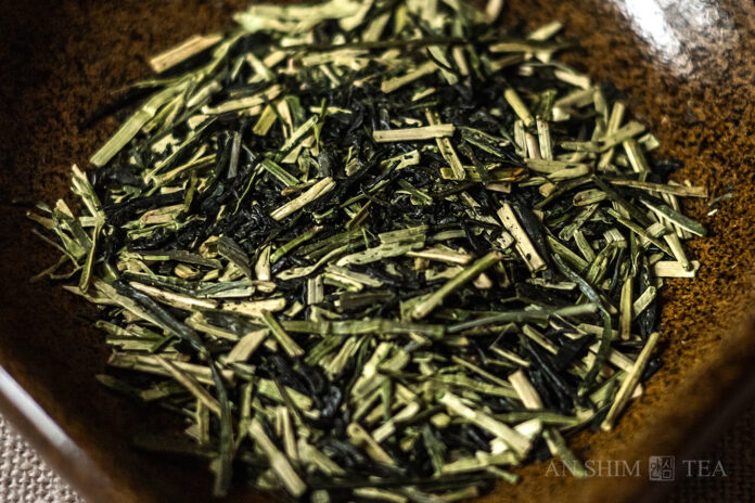 Kukicha làm từ thân, cành và cuống lá trà (Ảnh: Internet)