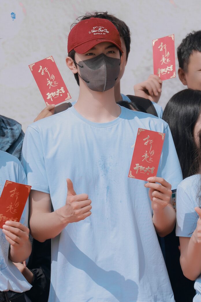 Lâm Nhất trong lễ khai máy Chiết Ánh Trăng (nguồn: internet)