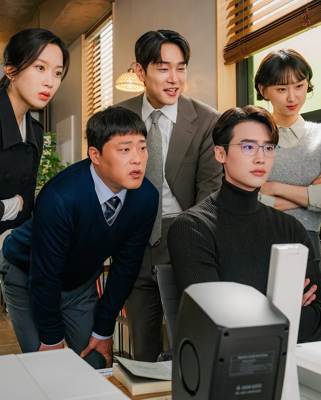 Dù kết phim mỗi người 1 lựa chọn nhưng họ vẫn ủng hộ nhau (Nguồn ảnh: Internet)