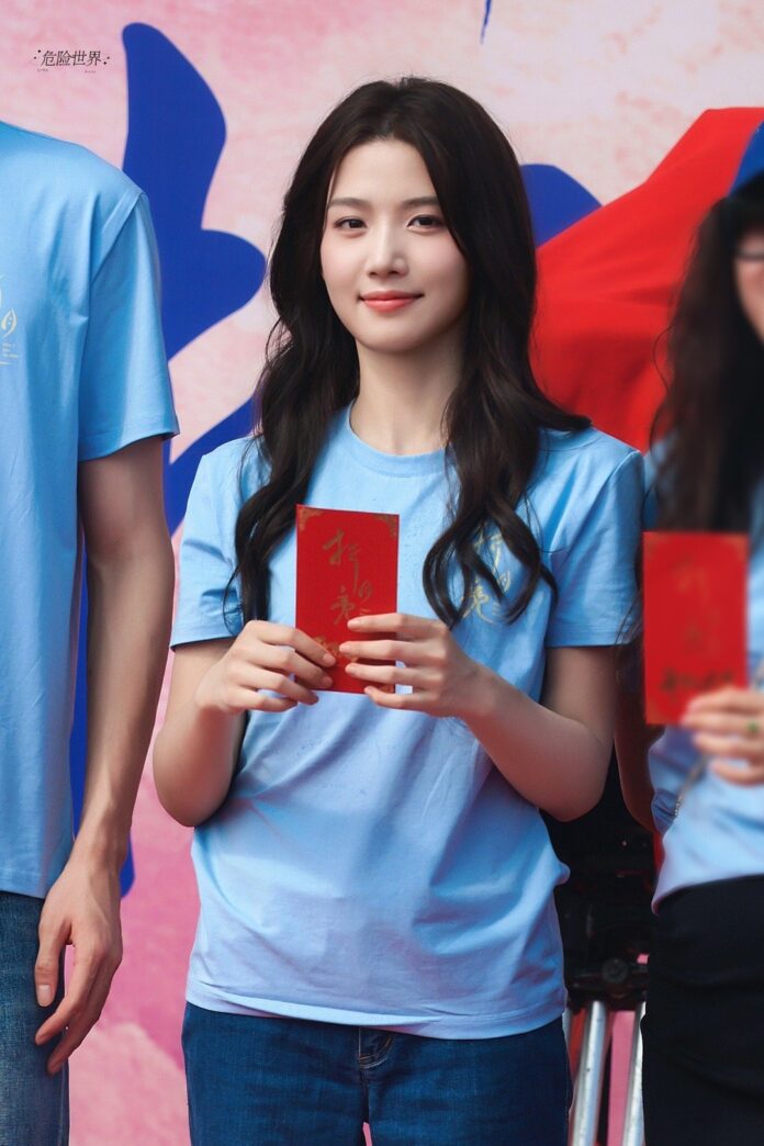 Lư Dục Hiểu trong lễ khai máy Chiết Ánh Trăng (nguồn: internet)