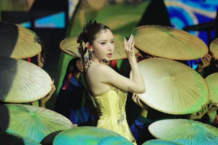 một màn trình diễn đậm chất Á Đông huyền ảo