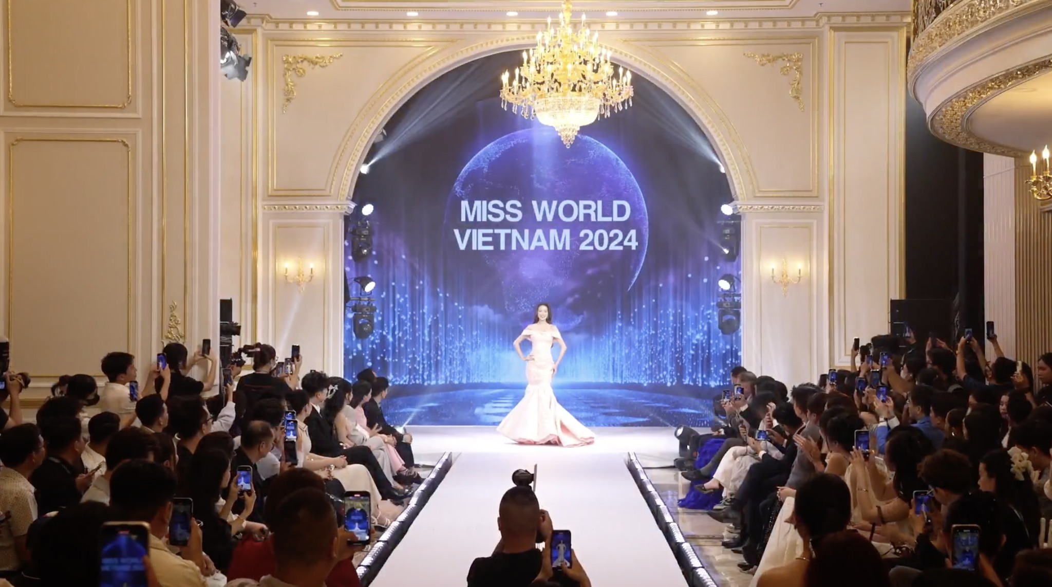 Hoa hậu Lê Nguyễn Bảo Ngọc tại lễ công bố đại diện Việt Nam thi MW lần thứ 73 (nguồn: internet)