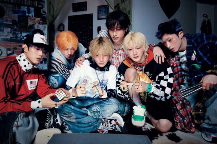 “EX” không chỉ là một cột mốc ngôn ngữ, mà còn là nỗ lực của P1Harmony trong việc định vị bản thân như một nhóm nhạc toàn cầu – tạo tiền đề cho các hoạt động quảng bá dài hơi tại Bắc Mỹ và các thị trường quốc tế (Ảnh: Internet)