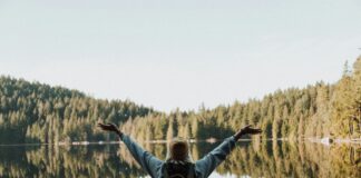 Đời là những cung bậc cảm xúc, đôi khi ta lạc lối trong hành trình cuộc đời Đời không phải là một cuộc đua để thắng hay thua, mà là một hành trình để khám phá chính mình.(Nguồn: Internet)